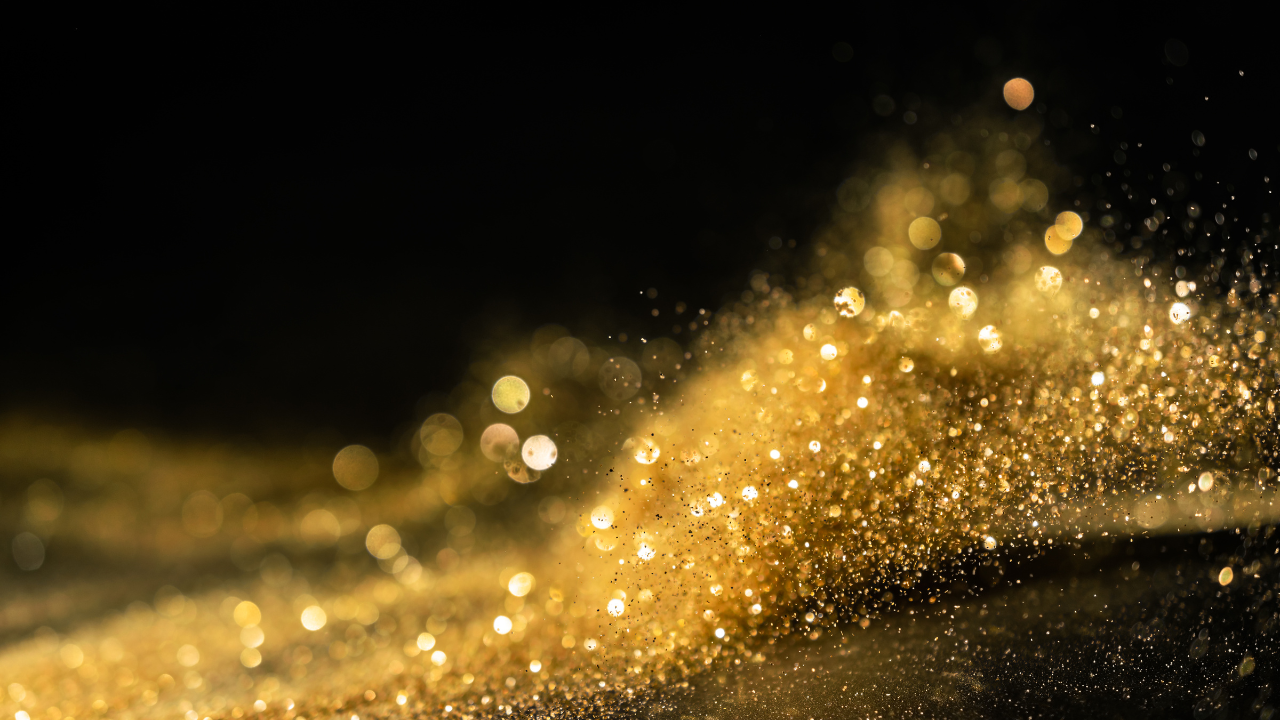 Gold accumulation and stablecoin dynamics