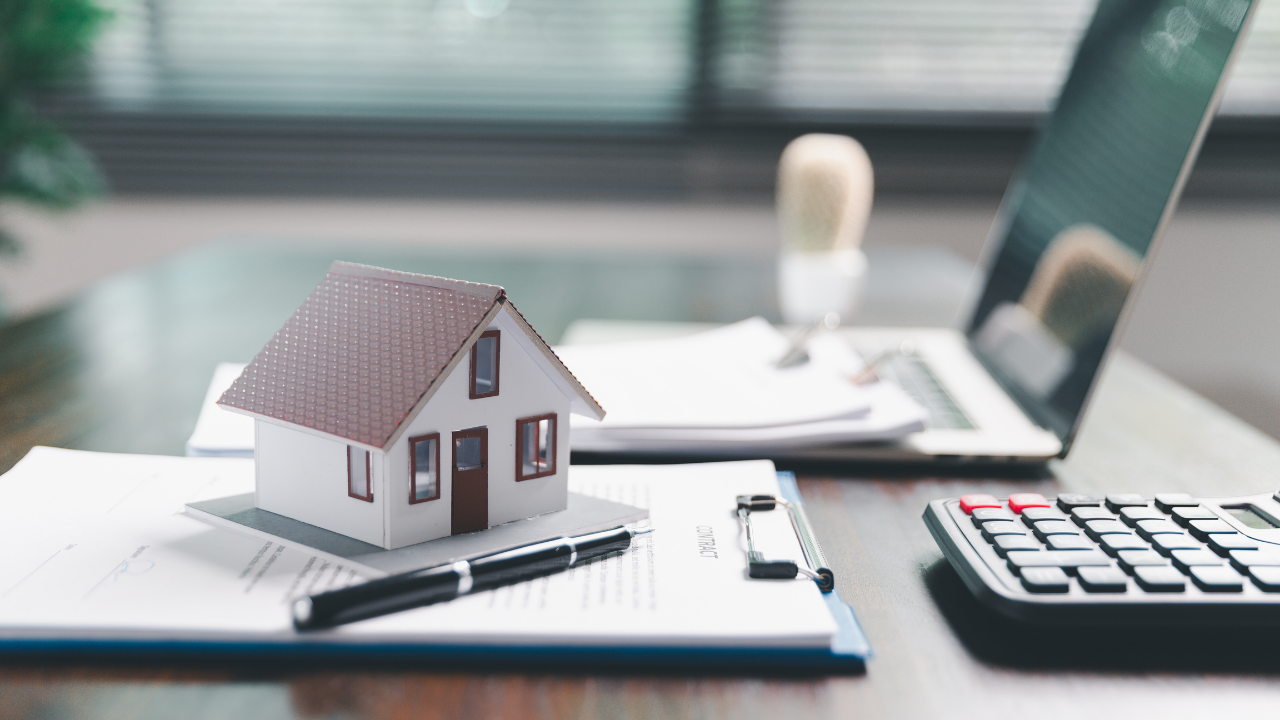 Equity market valuations and late-cycle risk illustration